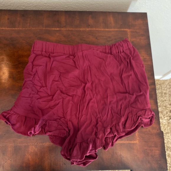 h&m red/burgundy ruffle flowy shorts - Picture 2 of 3
